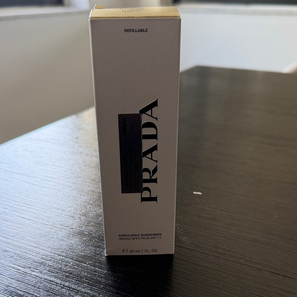 Prada reveal refillable optimizing liquid foundation SPF 17